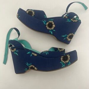 Muk Luk Sunflower Elodie Wedge Ankle Strap Sandal Size 8-8.5